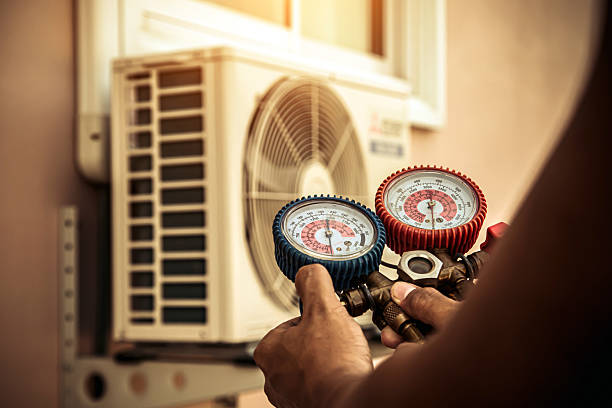 Professional Hvac Installation technician working in Johnsburg, IL